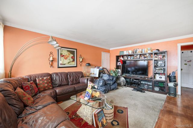 1 Wyndover Woods Lane 2, White Plains, NY 10603