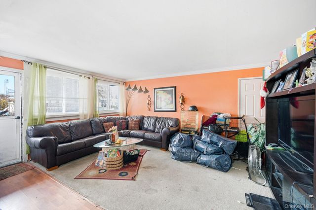 1 Wyndover Woods Lane 2, White Plains, NY 10603