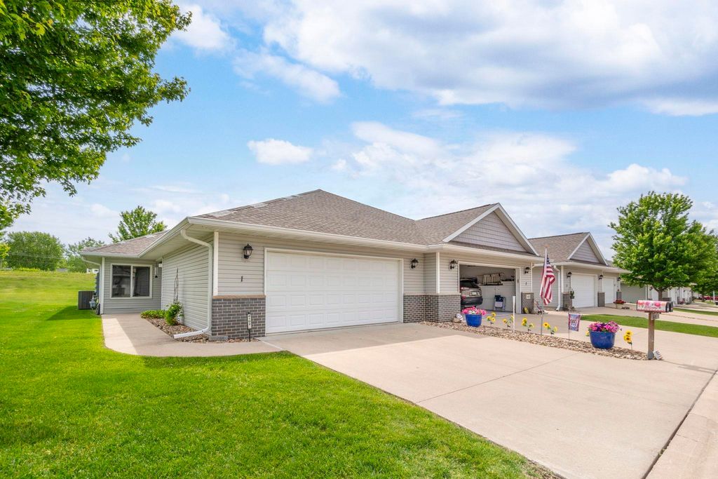 4102 Legacy Ln Unit 1, Cedar Falls, IA 50613