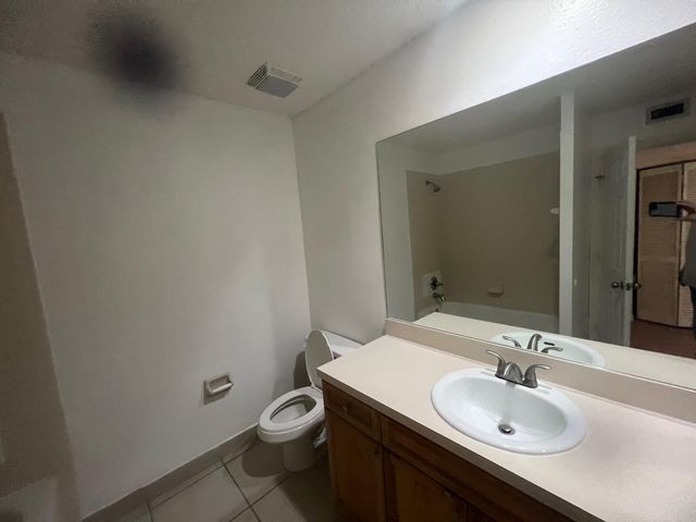 2212 White Pine Circle B, Greenacres, FL 33415