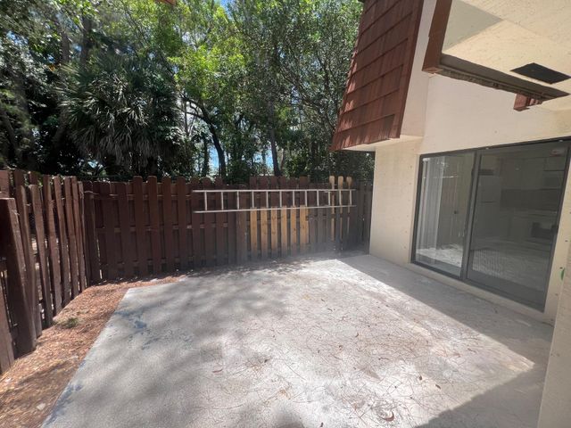 2212 White Pine Circle B, Greenacres, FL 33415