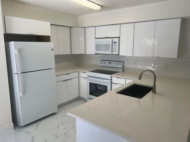 2212 White Pine Circle B, Greenacres, FL 33415