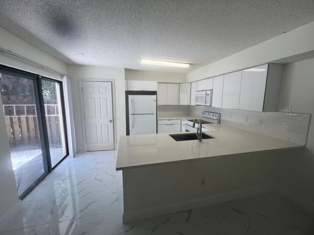 2212 White Pine Circle B, Greenacres, FL 33415