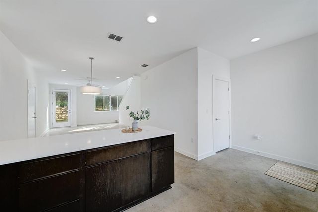 705 N Bluff DR 11, Austin, TX 78745