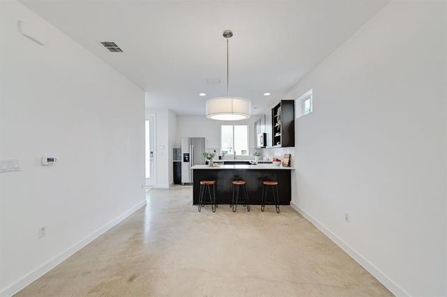 705 N Bluff DR 11, Austin, TX 78745