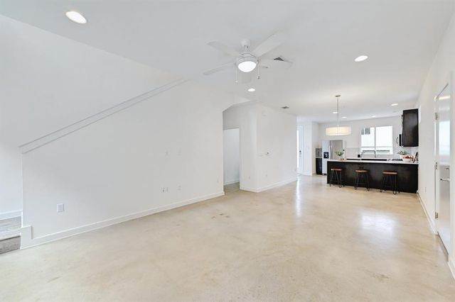 705 N Bluff DR 11, Austin, TX 78745