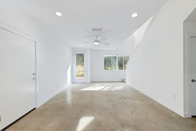 705 N Bluff DR 11, Austin, TX 78745