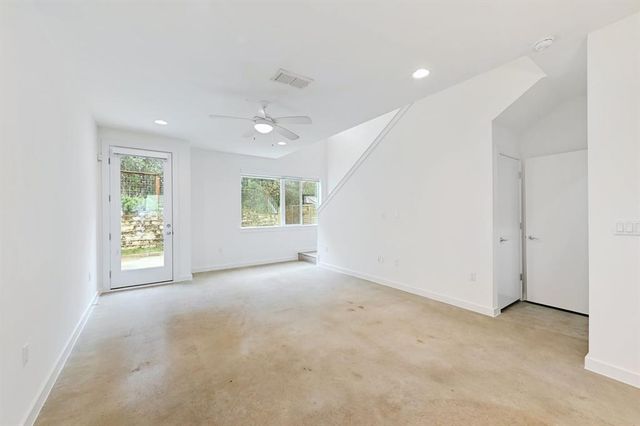 705 N Bluff DR 11, Austin, TX 78745