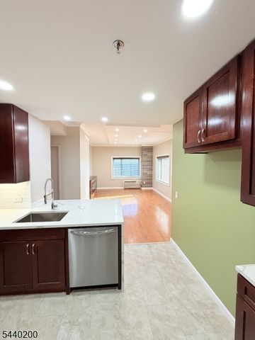1 Carriage City Plz 908, Rahway City, NJ 07065
