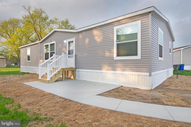 6 DOVER CIR, Clayton, DE 19938