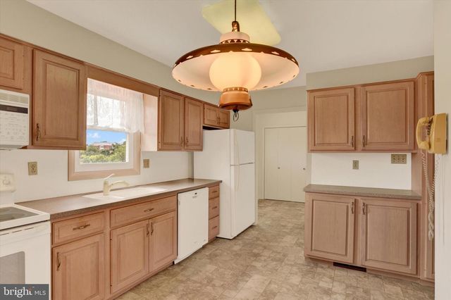 428 LEWISBERRY RD, New Cumberland, PA 17070