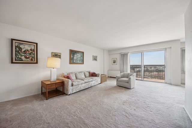 7141 N Kedzie Avenue 1213, Chicago, IL 60645