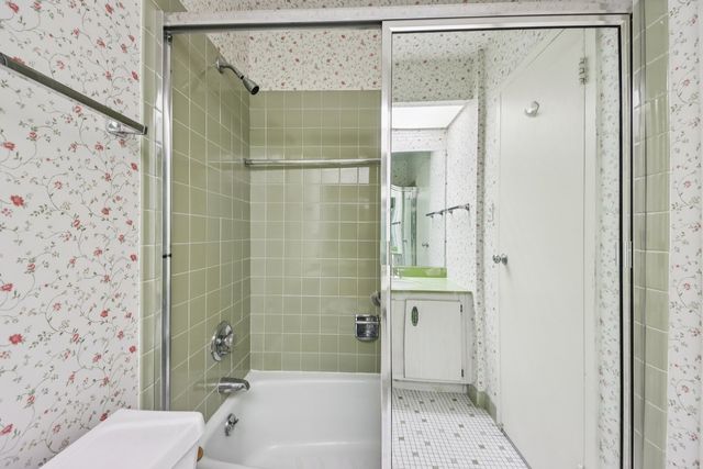 7141 N Kedzie Avenue 1213, Chicago, IL 60645