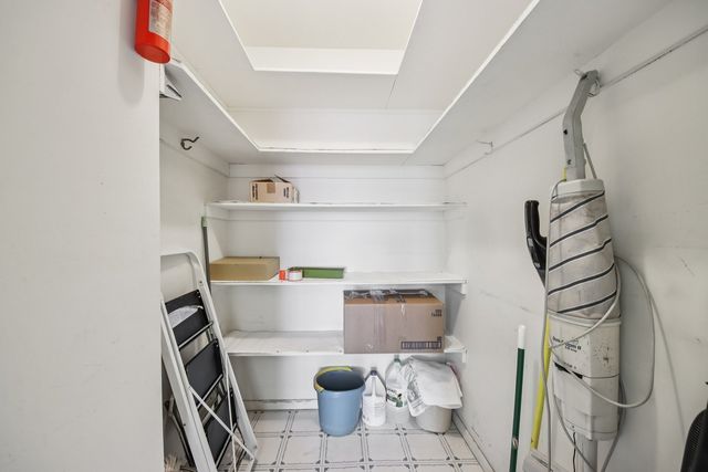 7141 N Kedzie Avenue 1213, Chicago, IL 60645