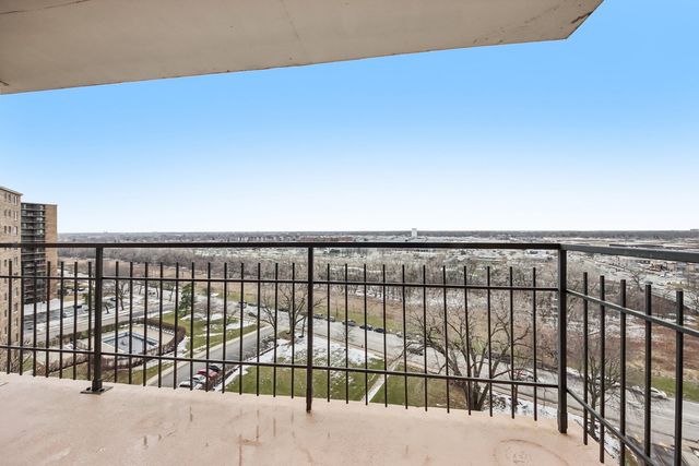 7141 N Kedzie Avenue 1213, Chicago, IL 60645