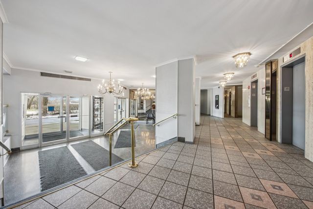 7141 N Kedzie Avenue 1213, Chicago, IL 60645