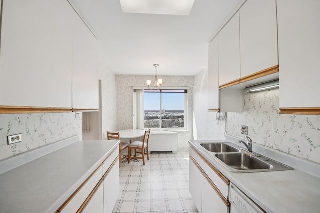 7141 N Kedzie Avenue 1213, Chicago, IL 60645