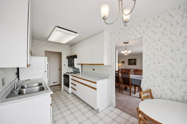 7141 N Kedzie Avenue 1213, Chicago, IL 60645