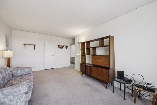 7141 N Kedzie Avenue 1213, Chicago, IL 60645