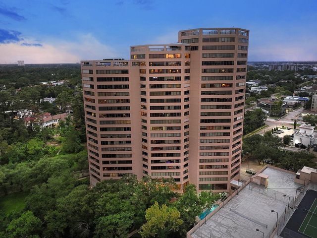 101 Westcott Street 2001, Houston, TX 77007