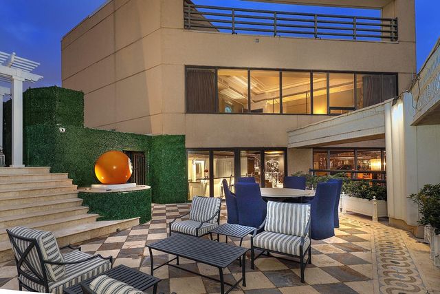 101 Westcott Street 2001, Houston, TX 77007