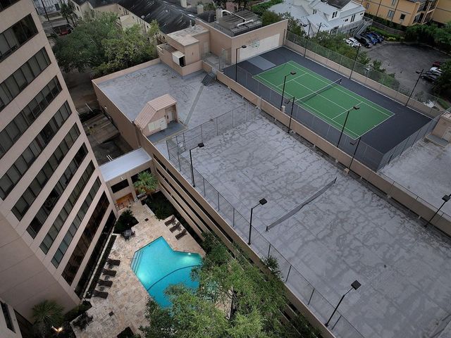 101 Westcott Street 2001, Houston, TX 77007