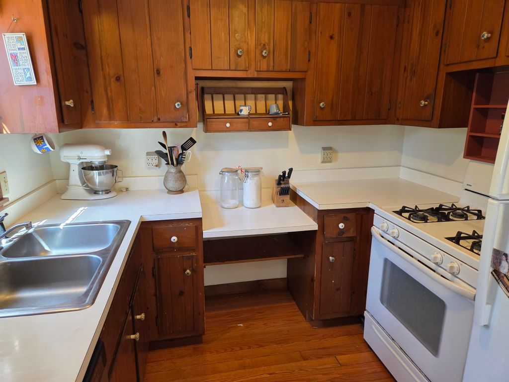 Image 12 of property listing at 43 Casalis Road, Peterborough, NH 03458