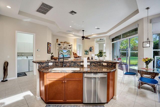 9625 Via Elegante, Wellington, FL 33411