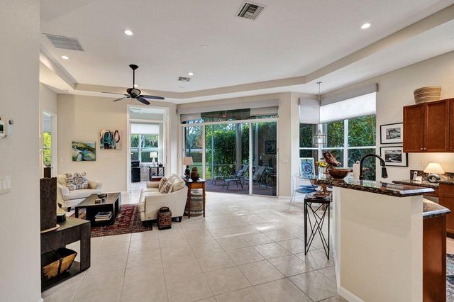 9625 Via Elegante, Wellington, FL 33411