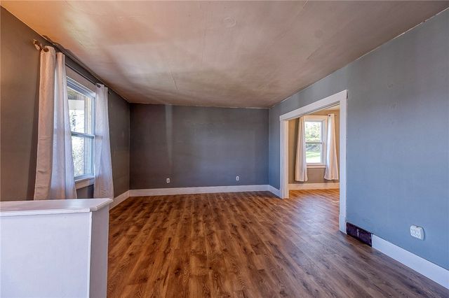814 N 2nd St, Jeannette, PA 15644