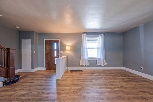 814 N 2nd St, Jeannette, PA 15644