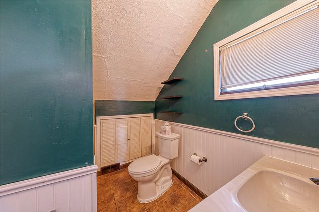 814 N 2nd St, Jeannette, PA 15644