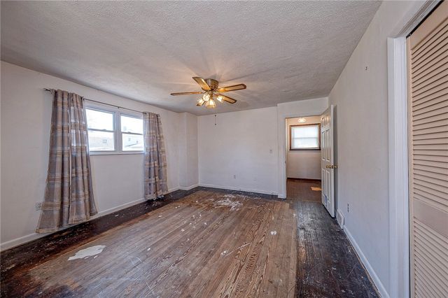 814 N 2nd St, Jeannette, PA 15644