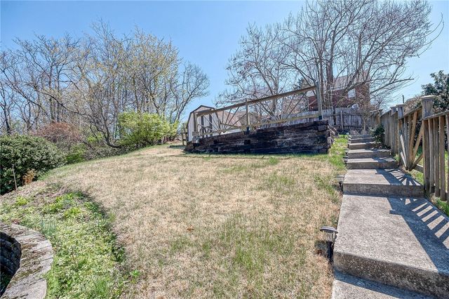 814 N 2nd St, Jeannette, PA 15644