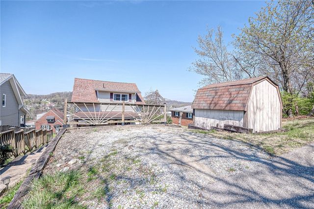 814 N 2nd St, Jeannette, PA 15644