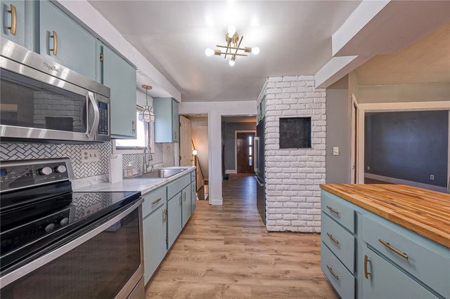 814 N 2nd St, Jeannette, PA 15644