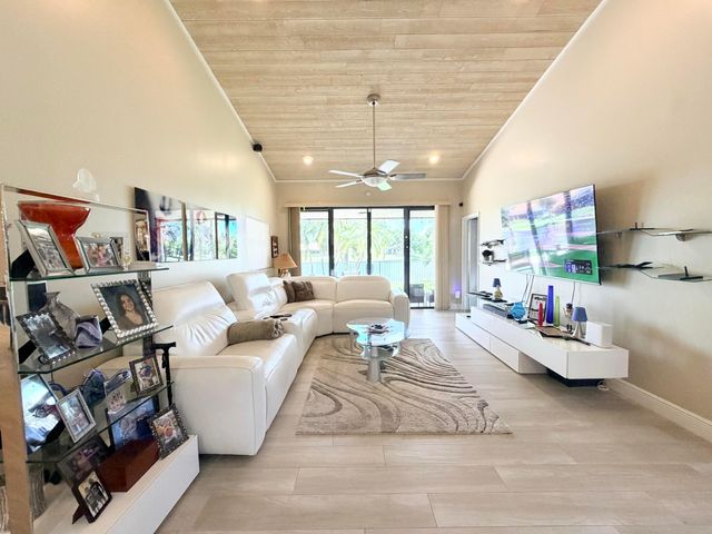 7640 NW 87th Avenue, Tamarac, FL 33321