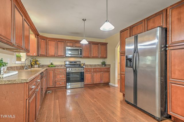 210 Falcon View Drive, Church Hill, TN 37642