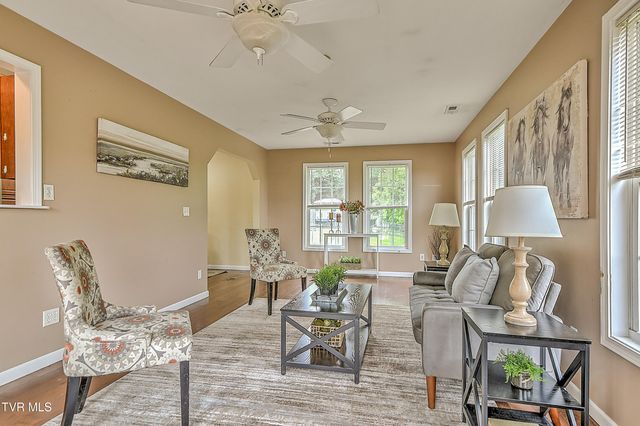 210 Falcon View Drive, Church Hill, TN 37642
