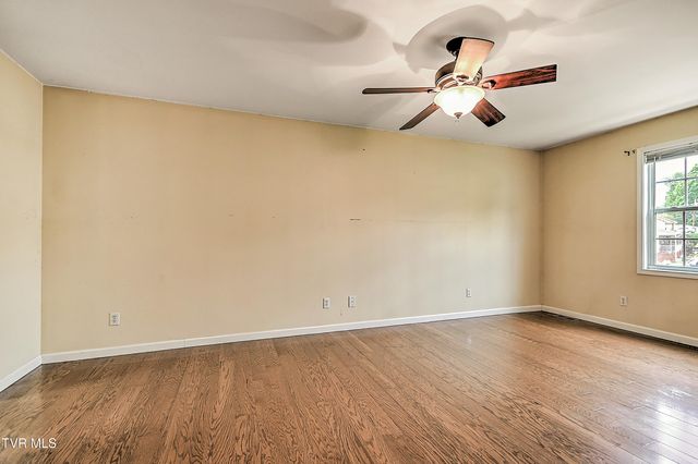 210 Falcon View Drive, Church Hill, TN 37642