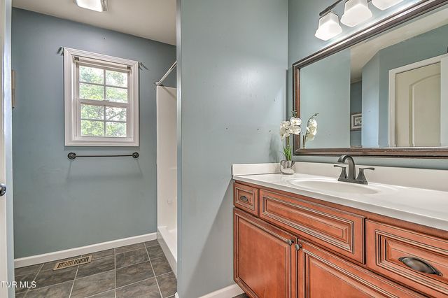 210 Falcon View Drive, Church Hill, TN 37642