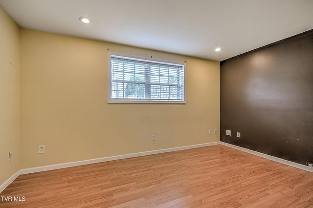 210 Falcon View Drive, Church Hill, TN 37642