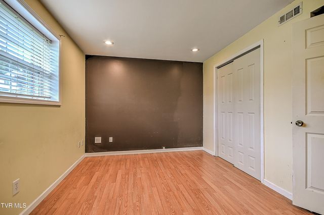 210 Falcon View Drive, Church Hill, TN 37642