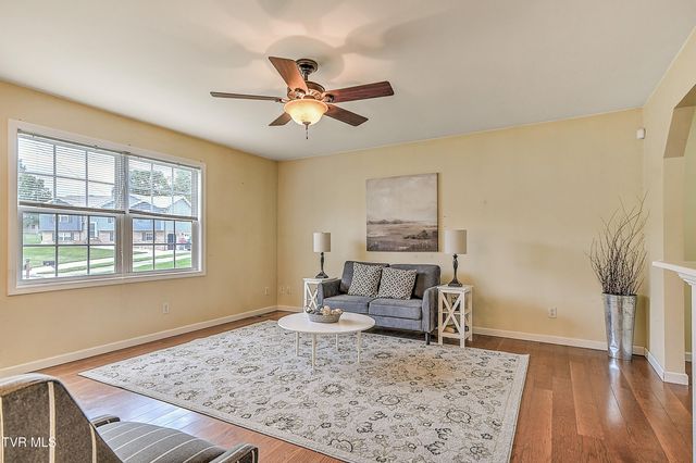 210 Falcon View Drive, Church Hill, TN 37642