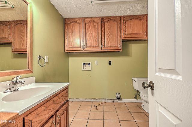 210 Falcon View Drive, Church Hill, TN 37642