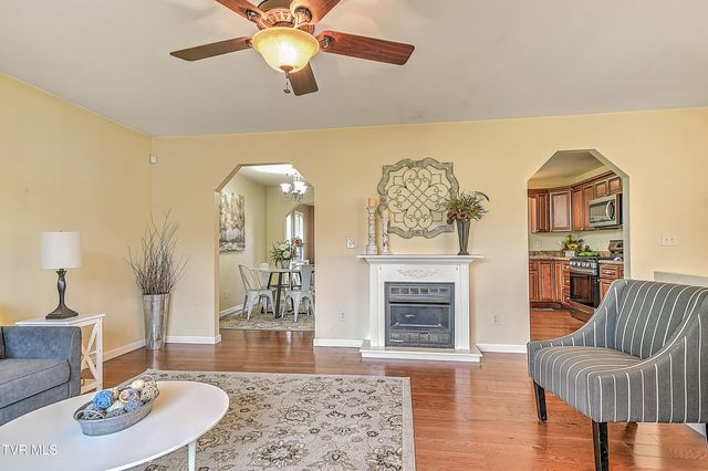 210 Falcon View Drive, Church Hill, TN 37642