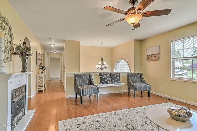 210 Falcon View Drive, Church Hill, TN 37642