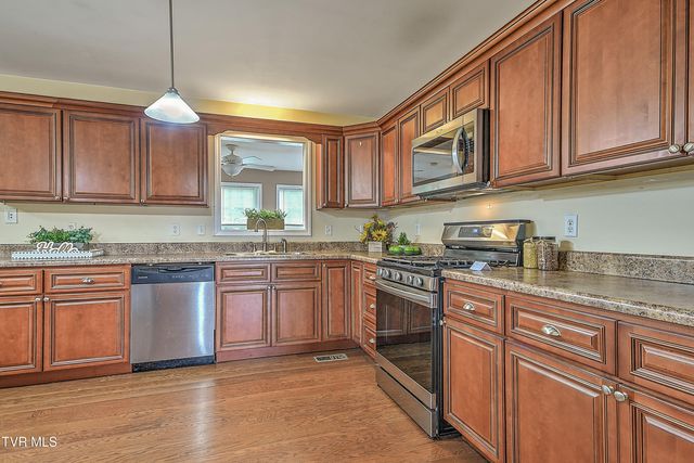 210 Falcon View Drive, Church Hill, TN 37642