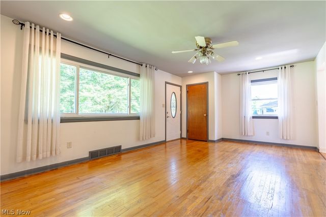 13526 Glenvale Avenue NW, Uniontown, OH 44685