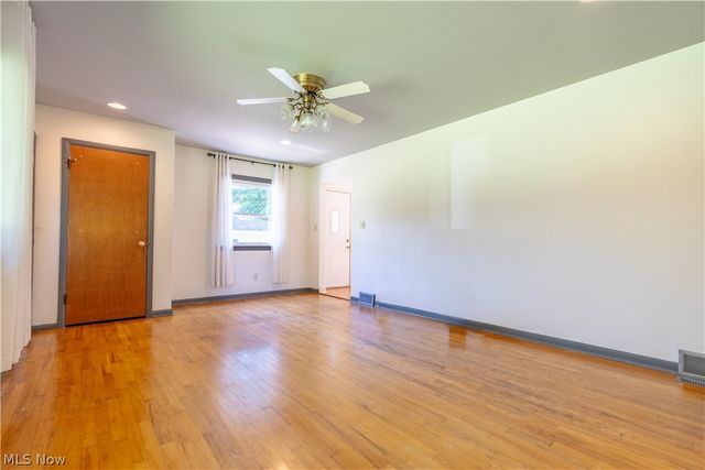 13526 Glenvale Avenue NW, Uniontown, OH 44685